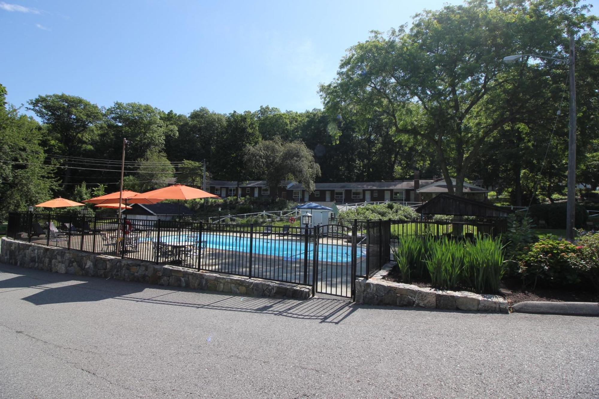 Heidi'S Inn Brewster Exterior photo