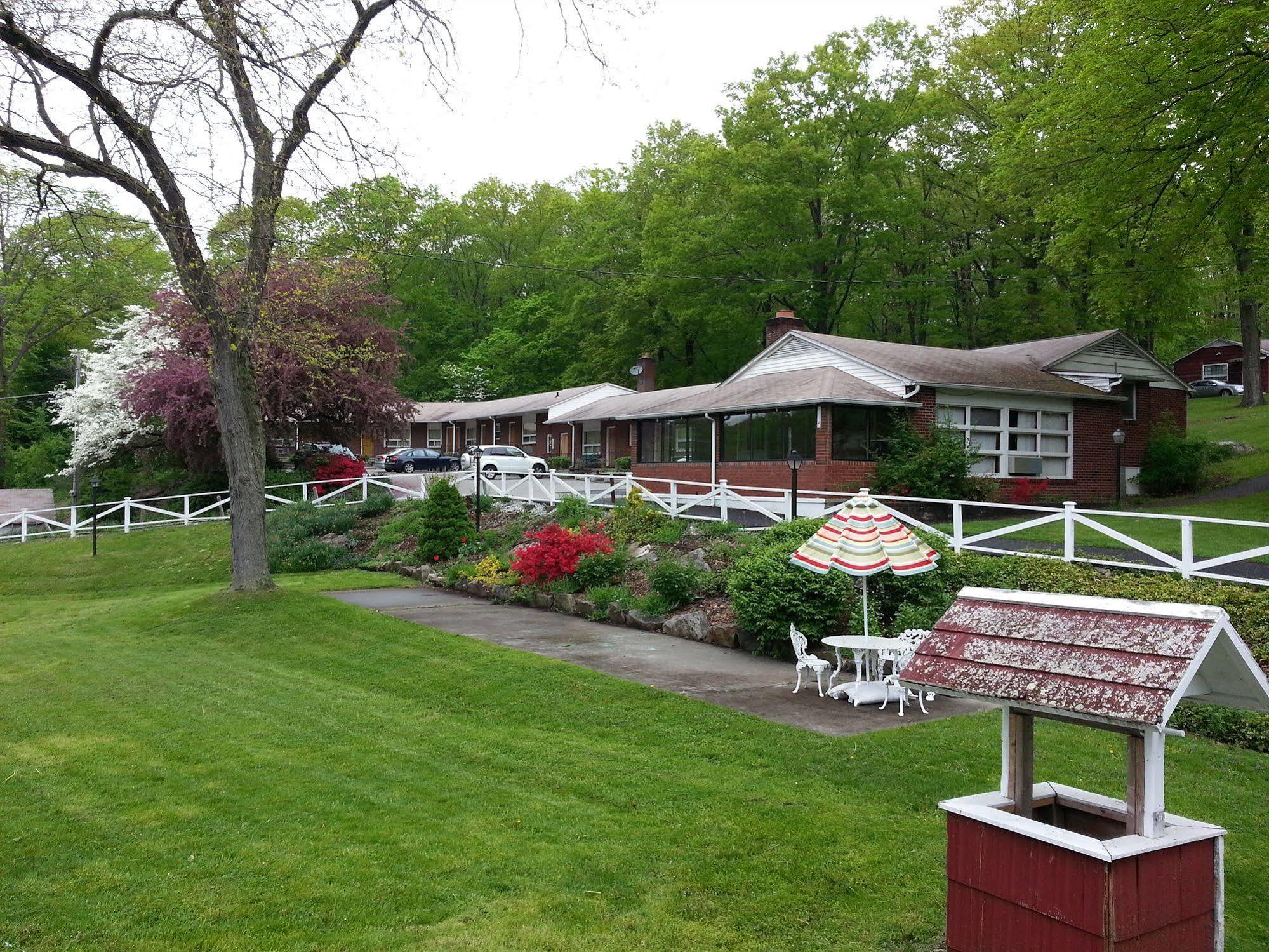 Heidi'S Inn Brewster Exterior photo